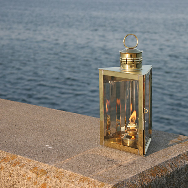 真鍮オイルランプの使用イメージ