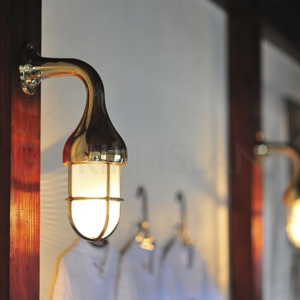 真鍮製ブラケットライト700180の使用例