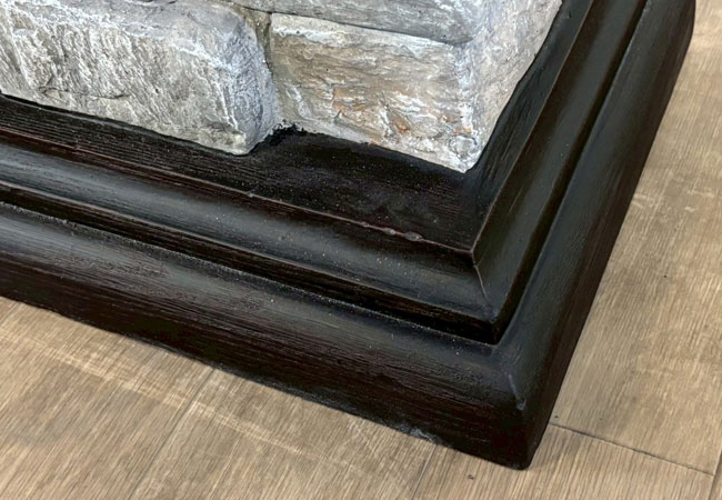 石造り風の置型電気暖炉のベース部分