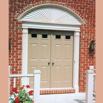 モールディングFypon施工例、玄関ドア屋外のウレタン装飾