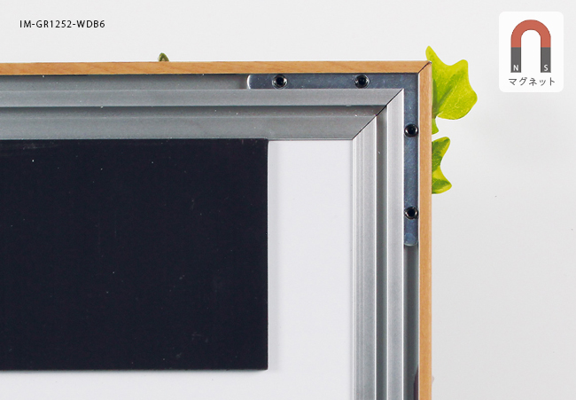 フェイクグリーンGR1252の裏面、磁石部分