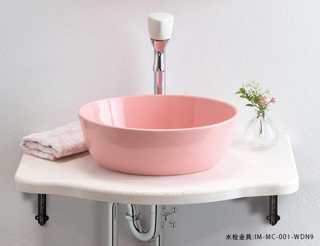木製カウンターオフホワイトと水栓金具