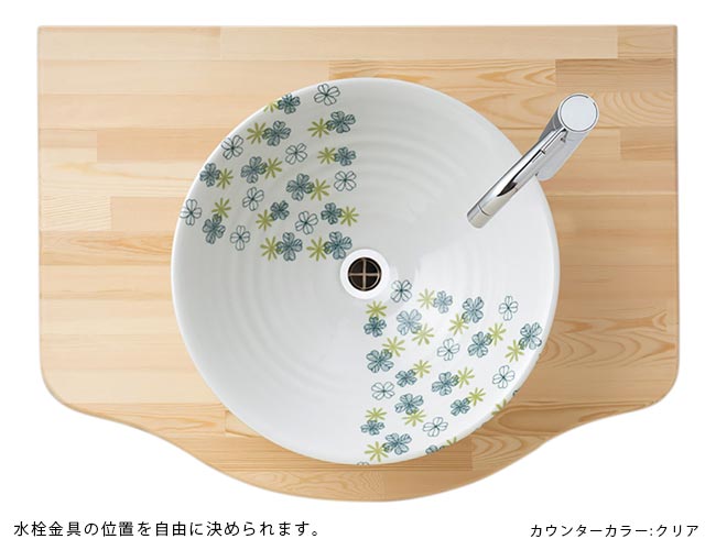 木製カウンタークリアと水栓の位置