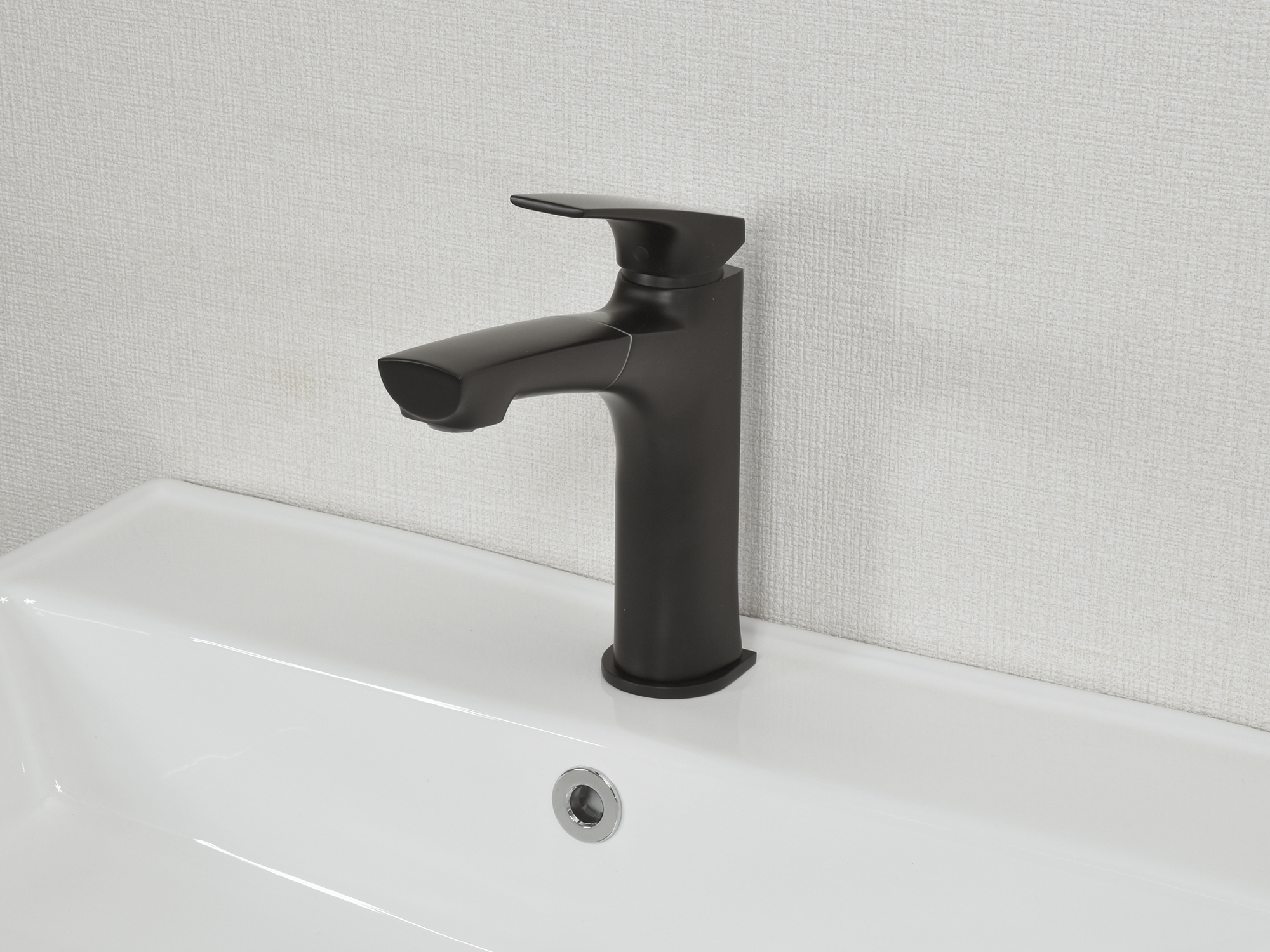 引出しホース水栓HT-001マットブラックの施工例