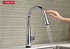 どこを触れてもお水やお湯が出てくるタッチ式キッチン用混合水栓の使用例