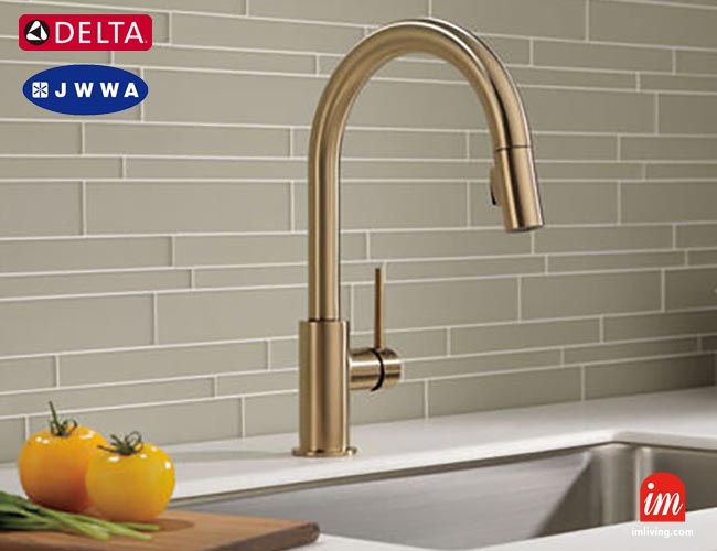 DELTAキッチン用混合水栓 トリンシック シャンパンブロンズ、シャワー水栓