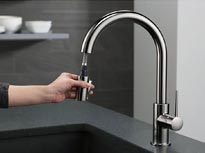 トリンシックキッチン用混合水栓ブラックステンレス